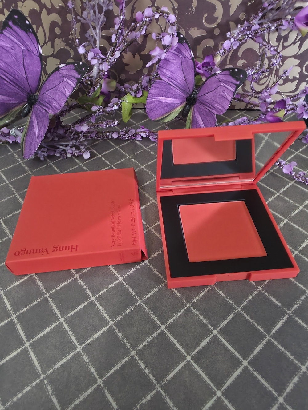 * Legacy : Matte velvet blush by Hung Vanngo
